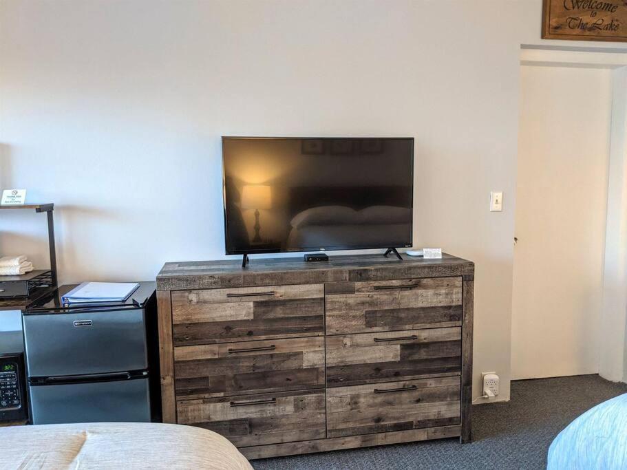 Cute Lower Level Cedar Lodge Room With Balcony & Lake Views! Laconia Exteriör bild