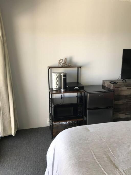 Cute Lower Level Cedar Lodge Room With Balcony & Lake Views! Laconia Exteriör bild