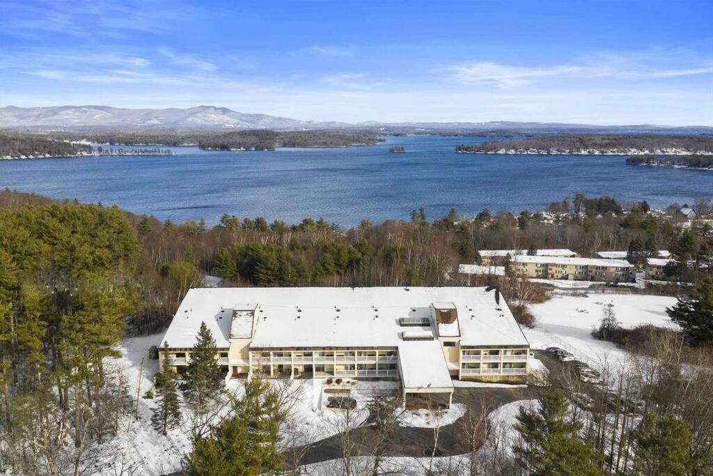 Cute Lower Level Cedar Lodge Room With Balcony & Lake Views! Laconia Exteriör bild