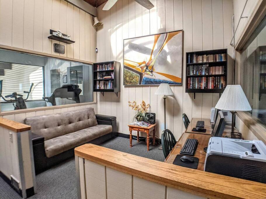 Cute Lower Level Cedar Lodge Room With Balcony & Lake Views! Laconia Exteriör bild
